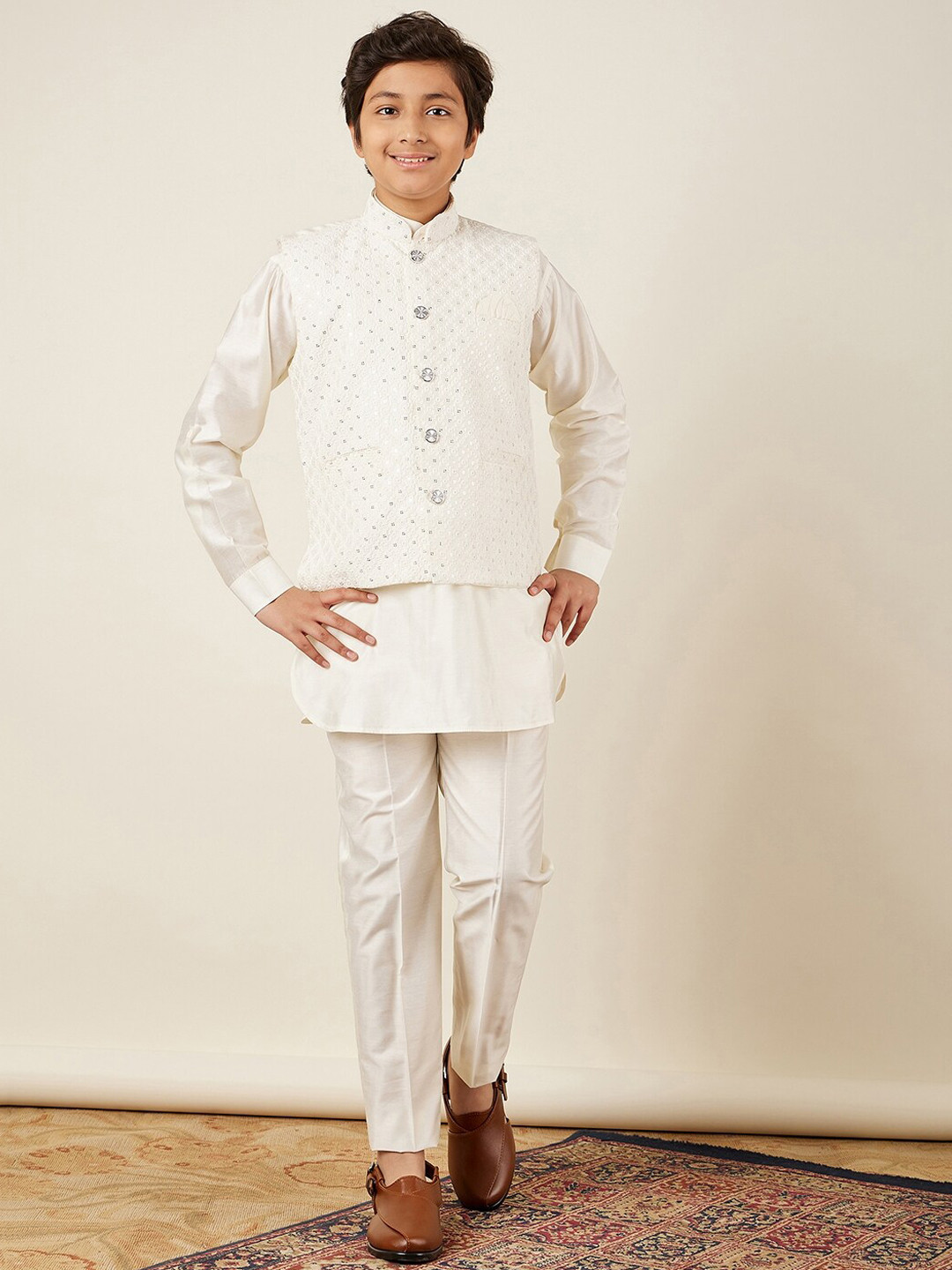 

Aj DEZInES Boys Woven Design Sequinned Regular Kurta with Trousers, White
