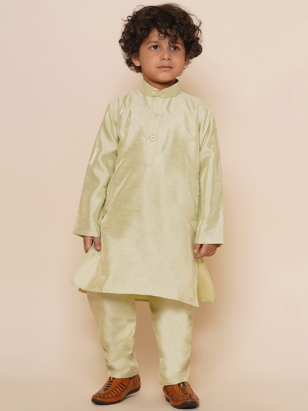 

Aj DEZInES Boys Band Collar Straight Kurta with Pyjamas, Green