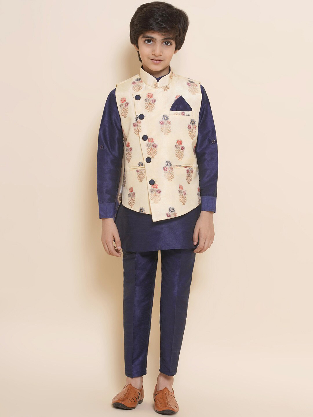 

Aj DEZInES Boys Band Collar Straight Kurta & Trousers with Nehru jacket, Navy blue