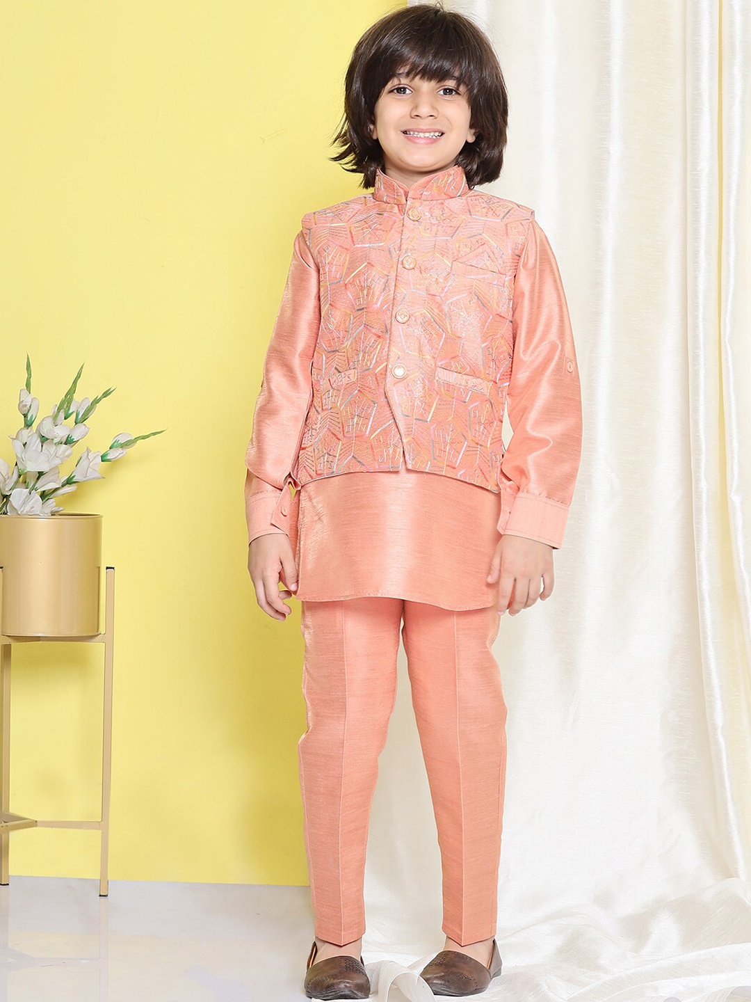 

Aj DEZInES Boys Band Collar Regular Raw Silk Kurta With Pyjamas, Peach