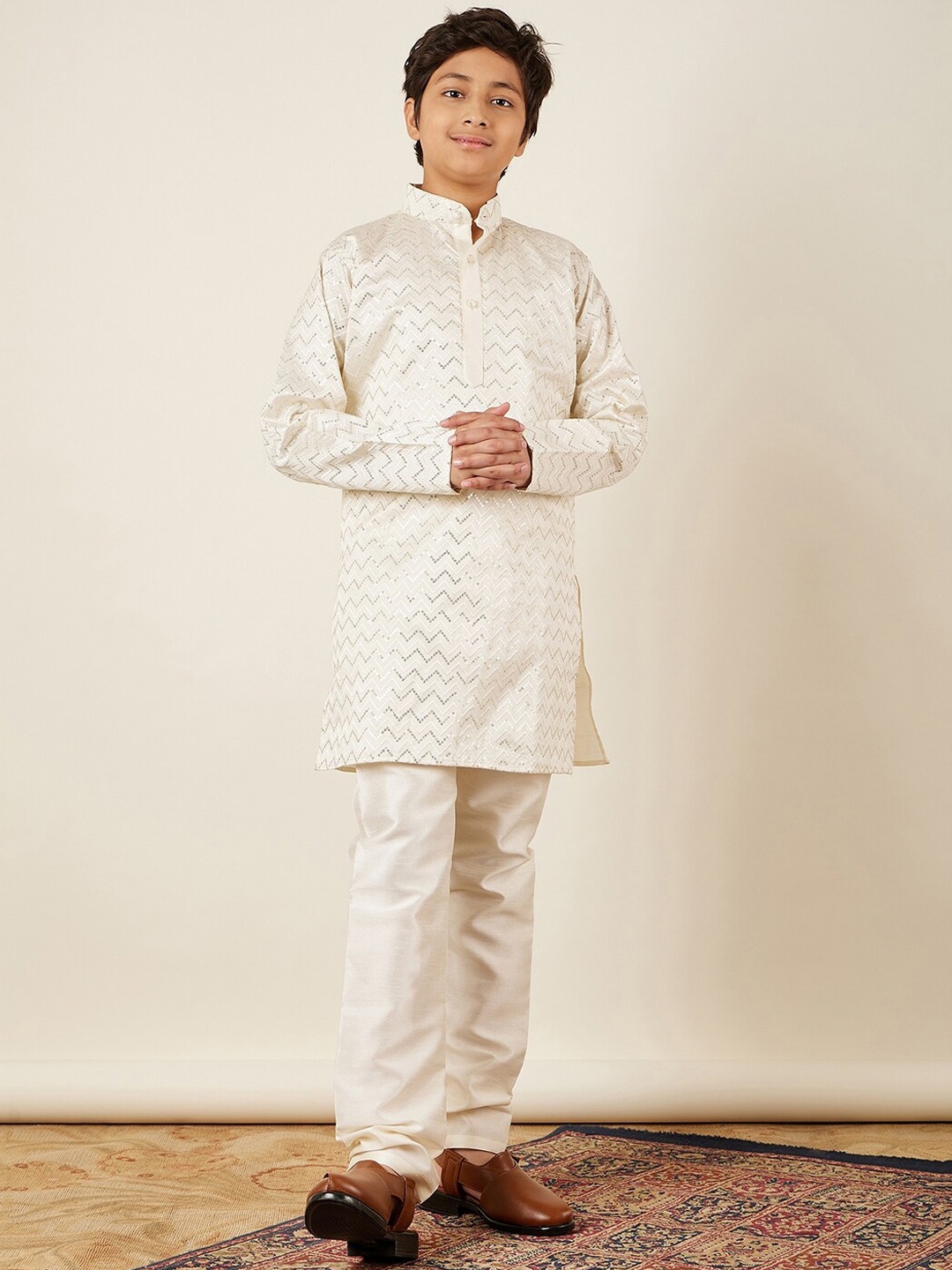 

Aj DEZInES Boys Ethnic Motifs Embroidered Sequinned Kurta with Pyjamas, Beige