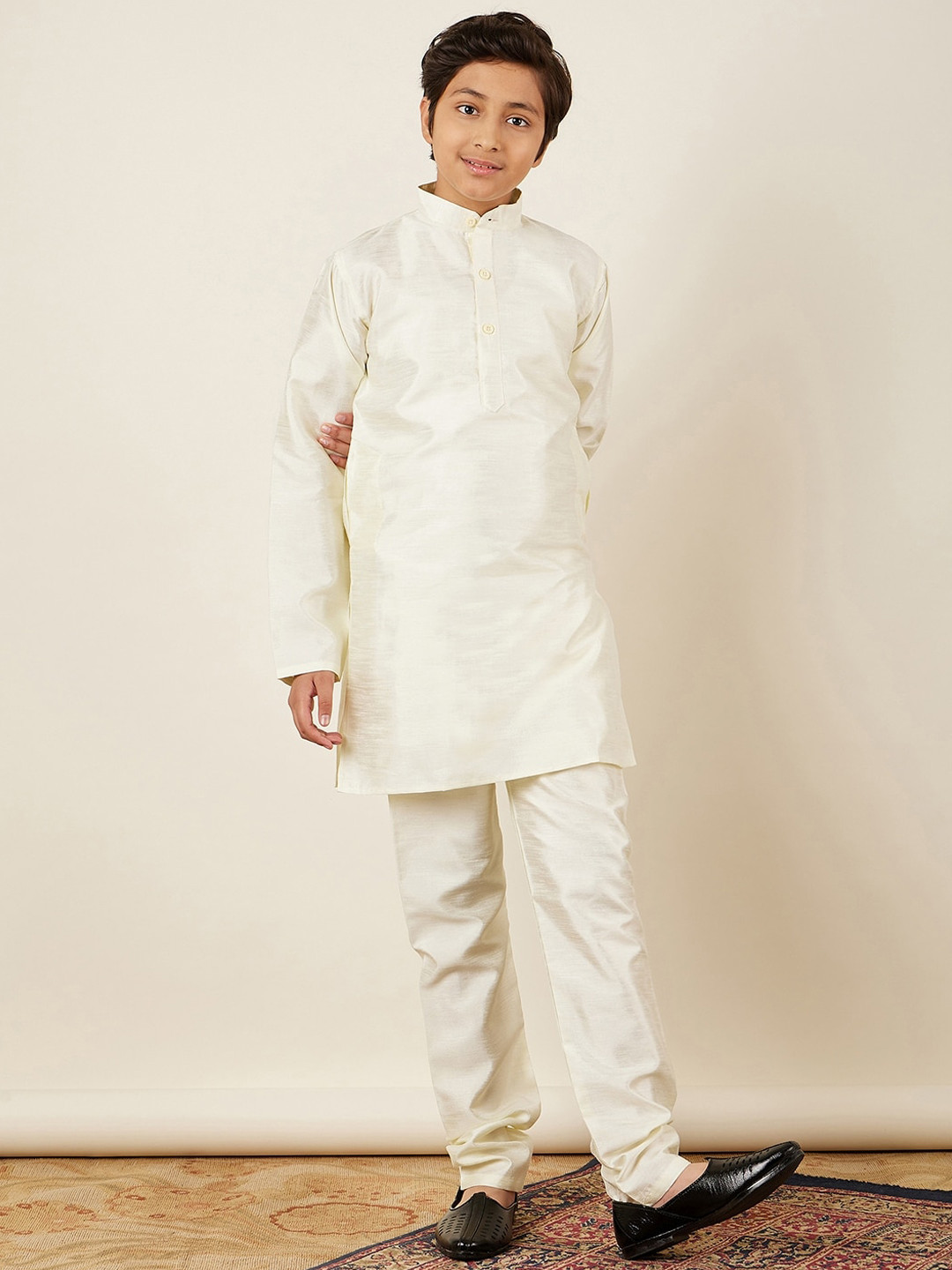 

Aj DEZInES Boys Band Collar Straight Kurta with Pyjamas, Off white