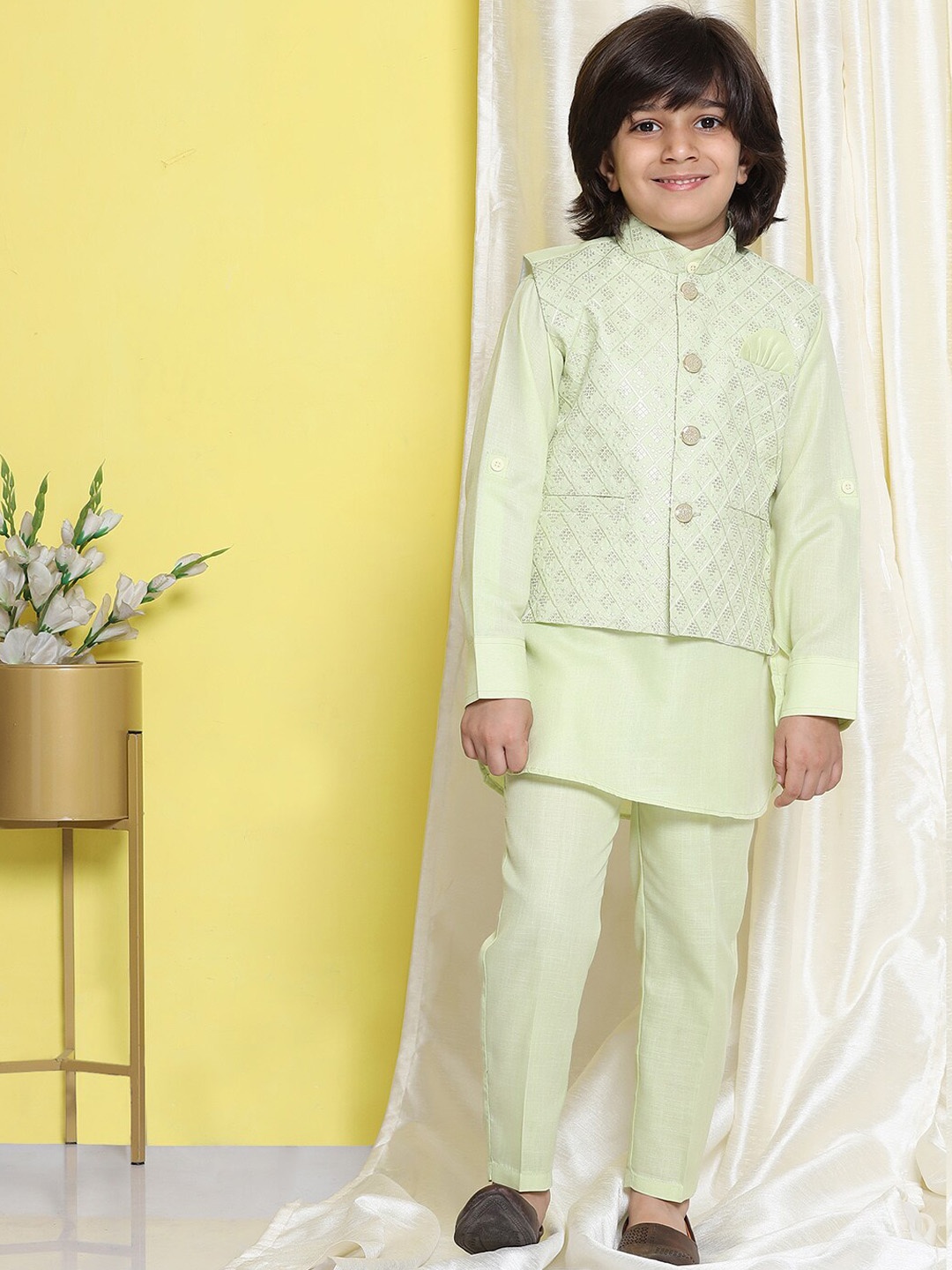 

Aj DEZInES Boys Band Collar Pure Cotton Straight Kurta & Pyjamas with Nehru jacket Pyjama, Green