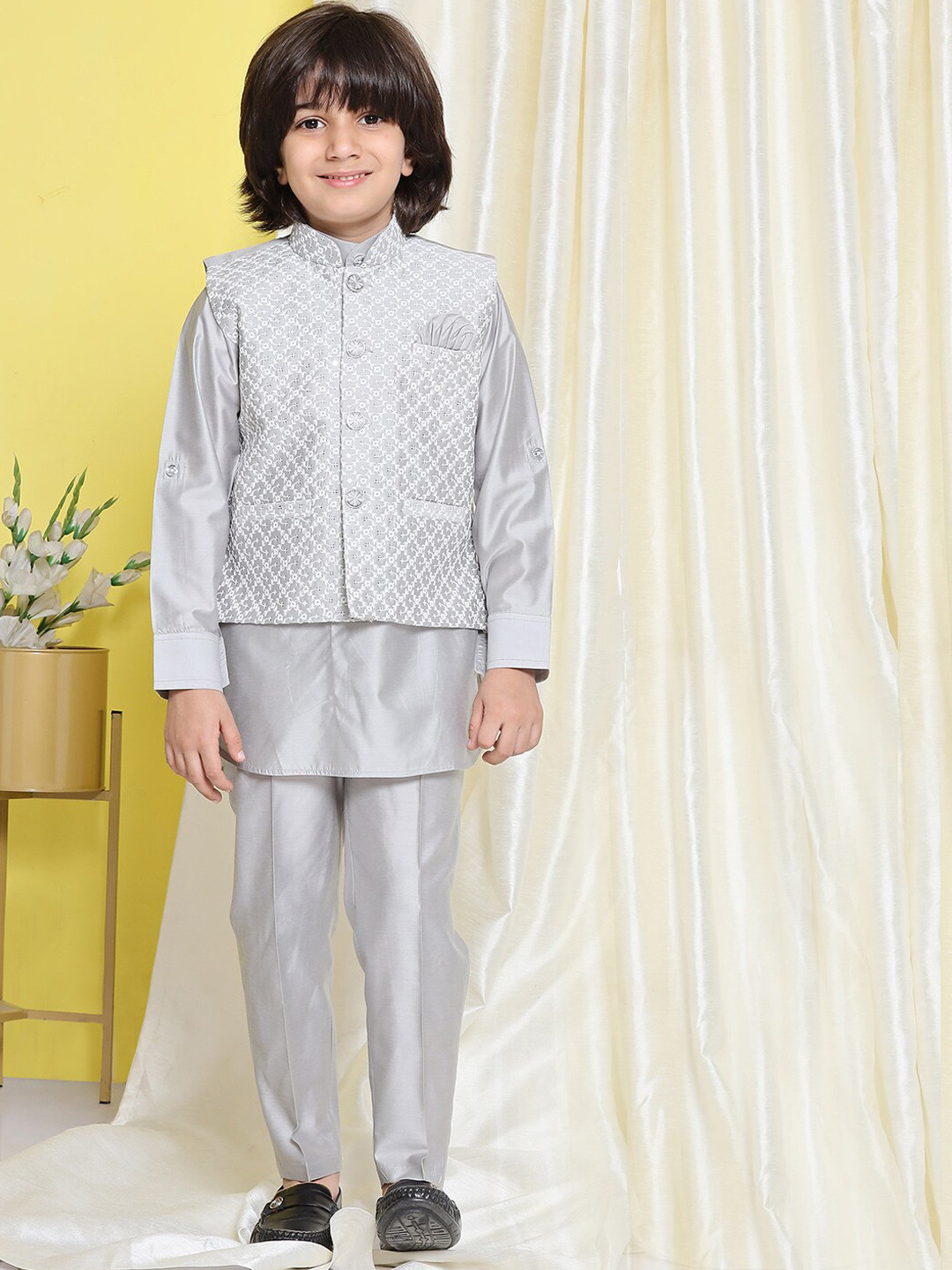

Aj DEZInES Boys Band Collar Kurta with Trousers & Nehru Jacket, Grey