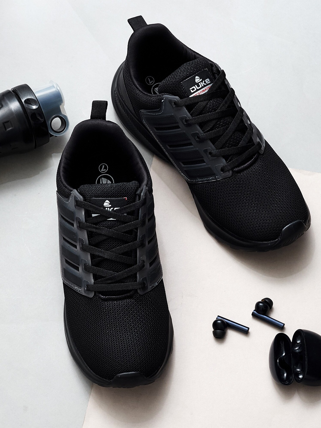 Duke Men Lace-Up Running Shoes, Black