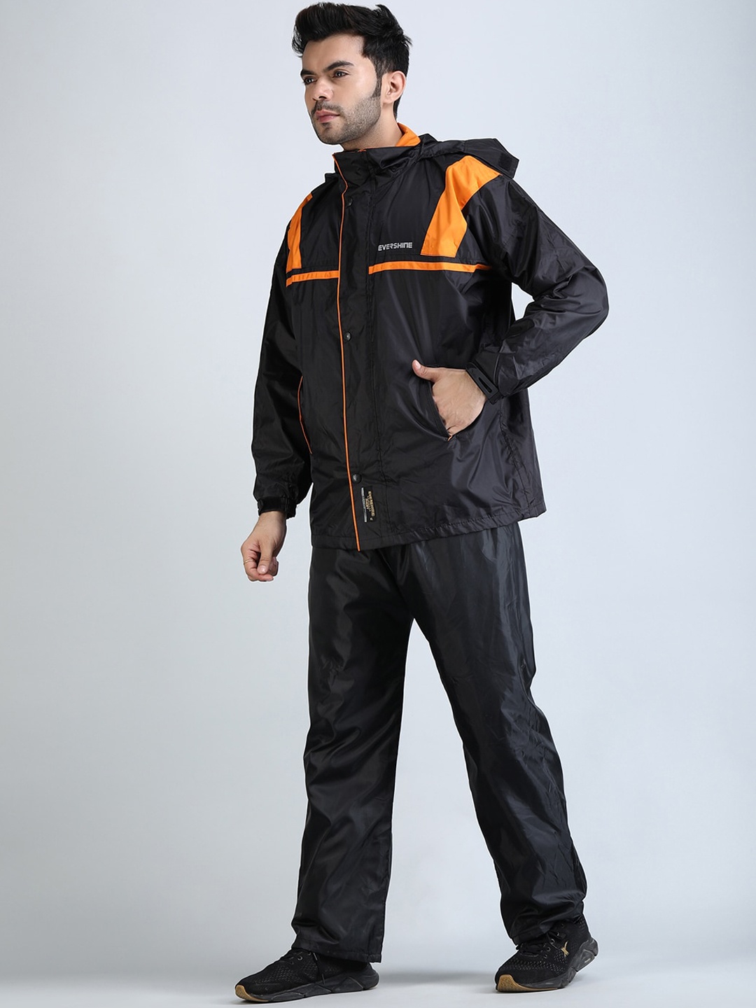 

Super Men Colourblocked Seam-Sealed Rain Suit Jacket With Hood With Carrying Pouch, Black