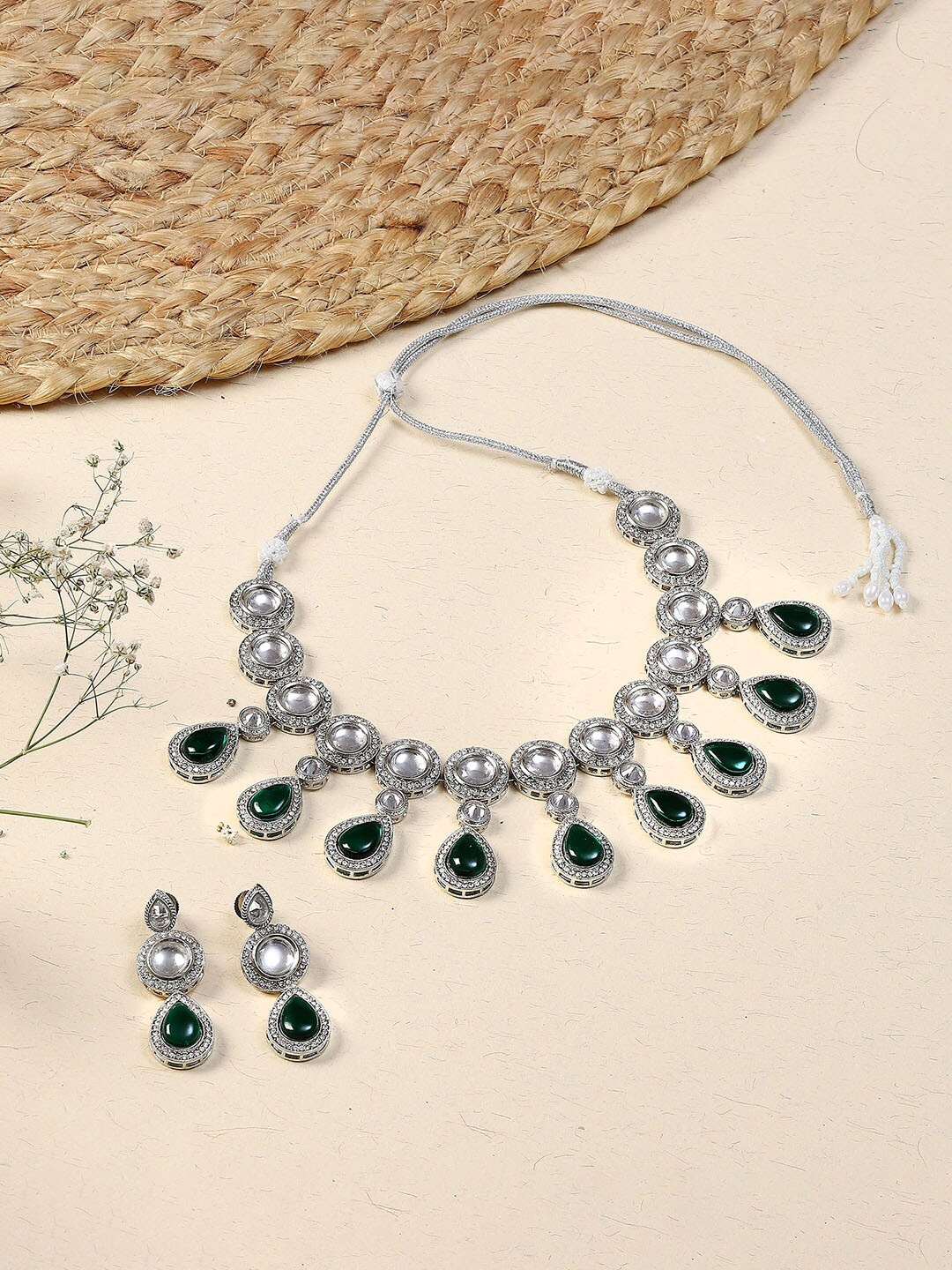 

PRIVIU Rhodium Plated Kundan Studded Jewellery Set, Silver