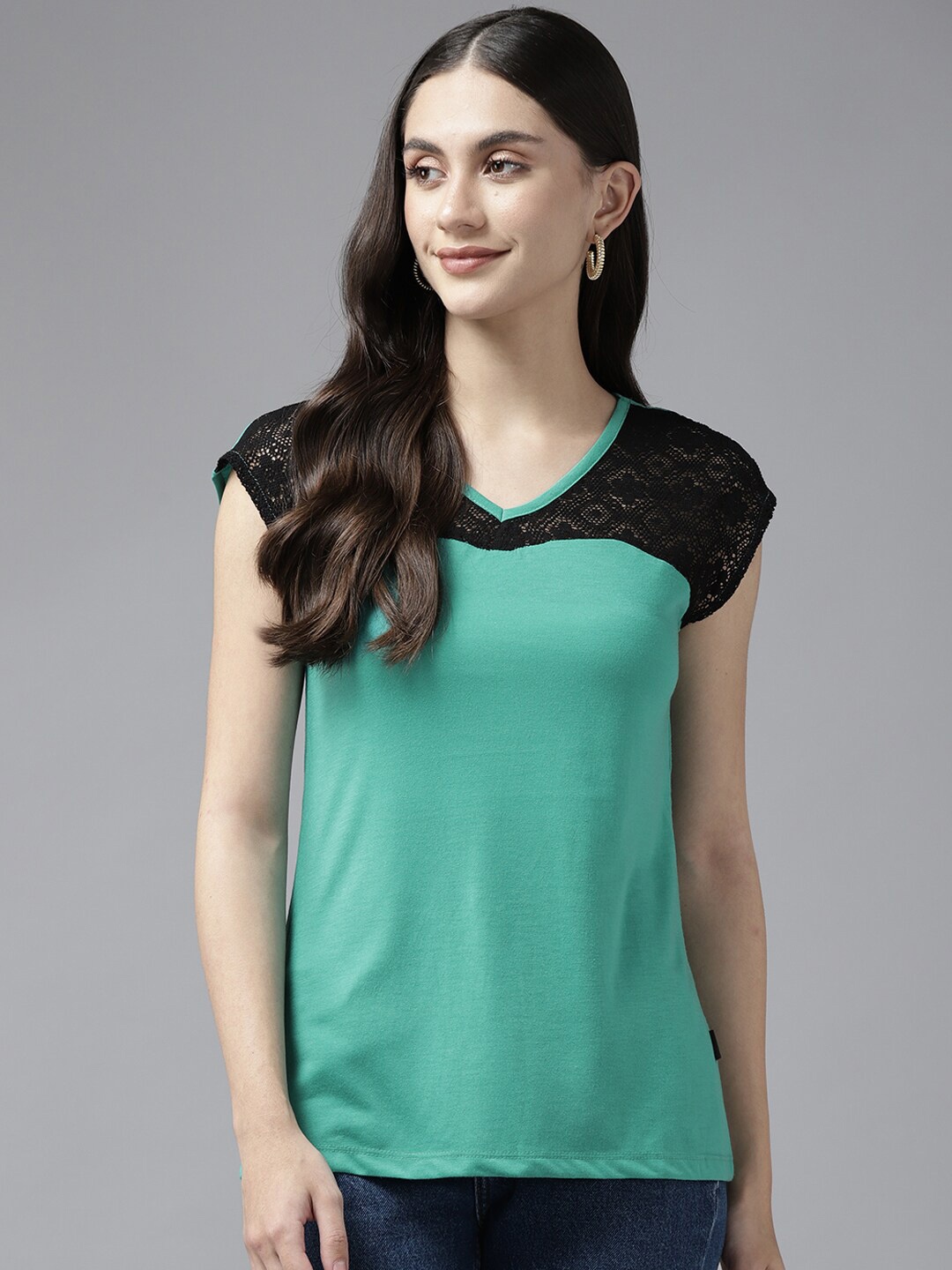 

BAESD Colourblocked V-Neck Top, Green