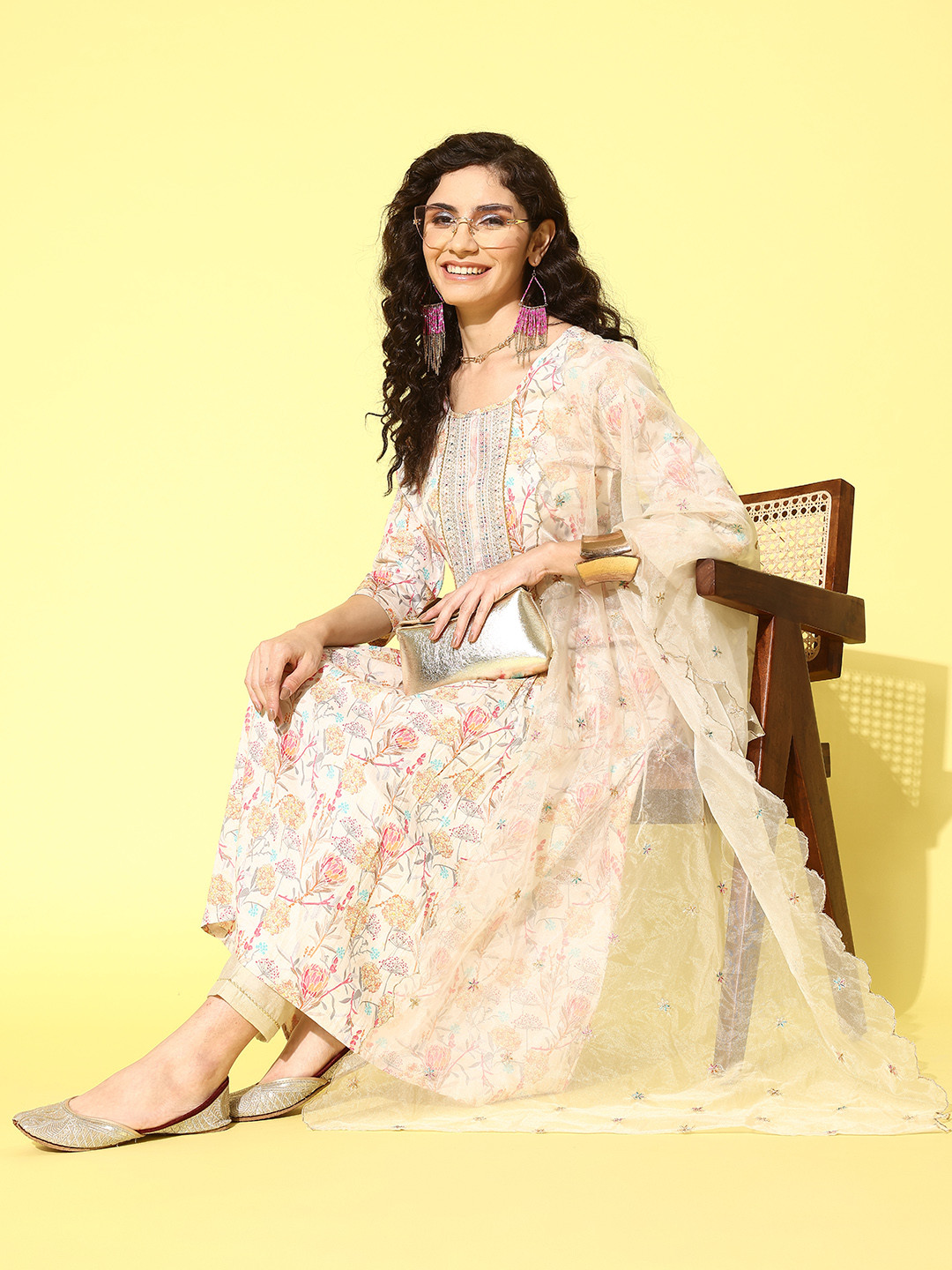 

SheWill Women Ethnic Motifs Printed Sequinned Kurta with Trousers & Dupatta, Off white
