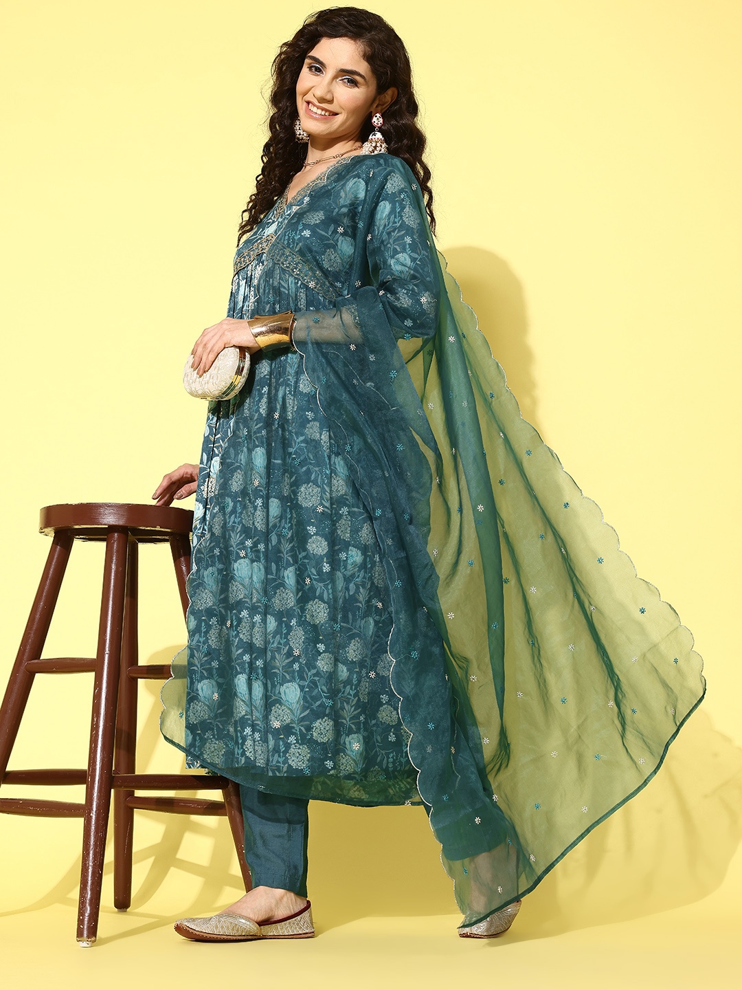 

SheWill Women Ethnic Motifs Printed Sequinned Kurta with Trousers & Dupatta, Teal