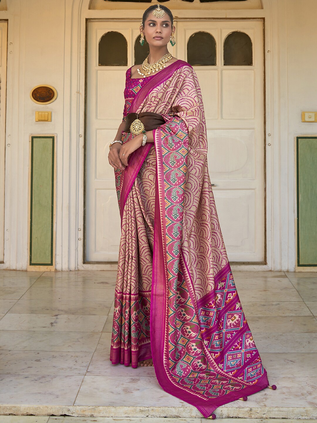 

Anouk Cream-Coloured & Pink Bandhani Printed Zari Patola Saree