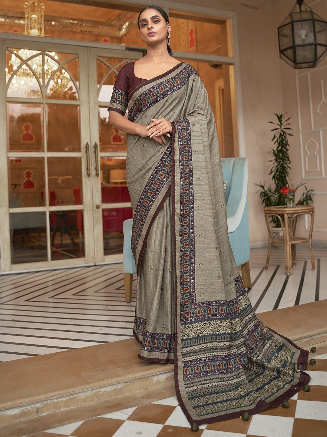 

Anouk Ethnic Motif Silk Blend Saree With Blouse Piece, Grey