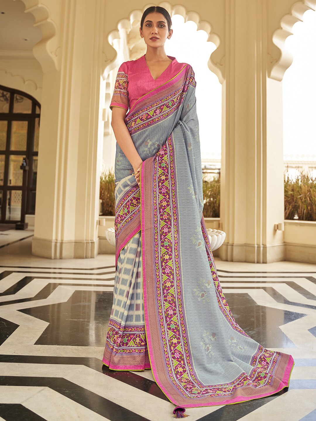 

Anouk Grey & Pink Ethnic Motifs Printed Bagru Saree