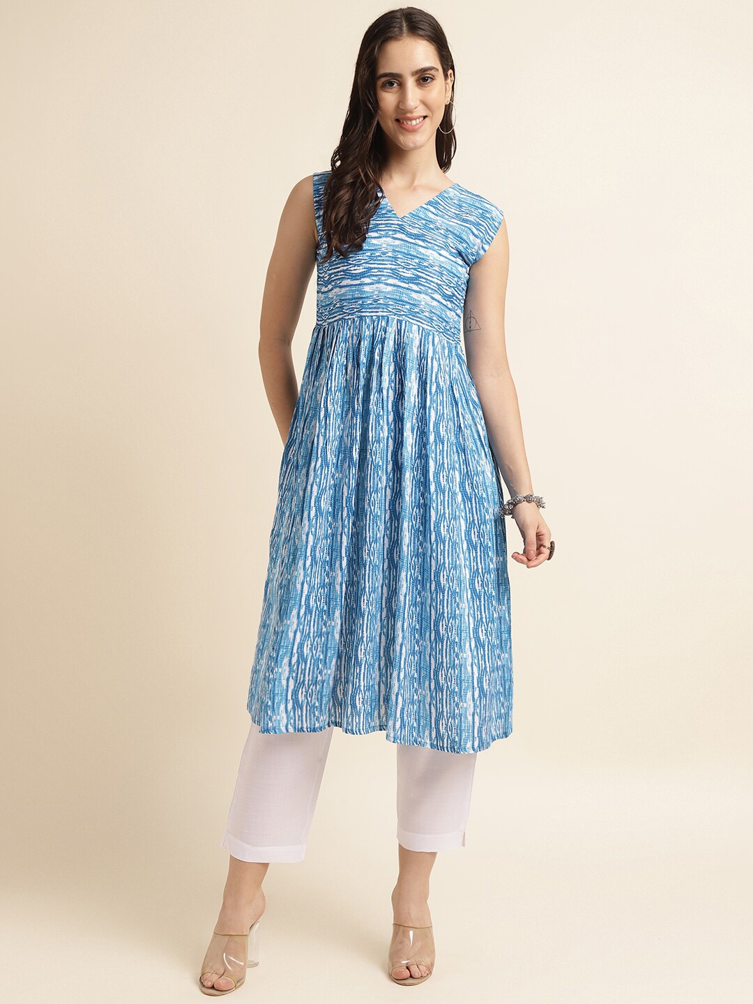 

Fabclub Abstract Printed A-Line Pleated Kurta With Trousers, Blue