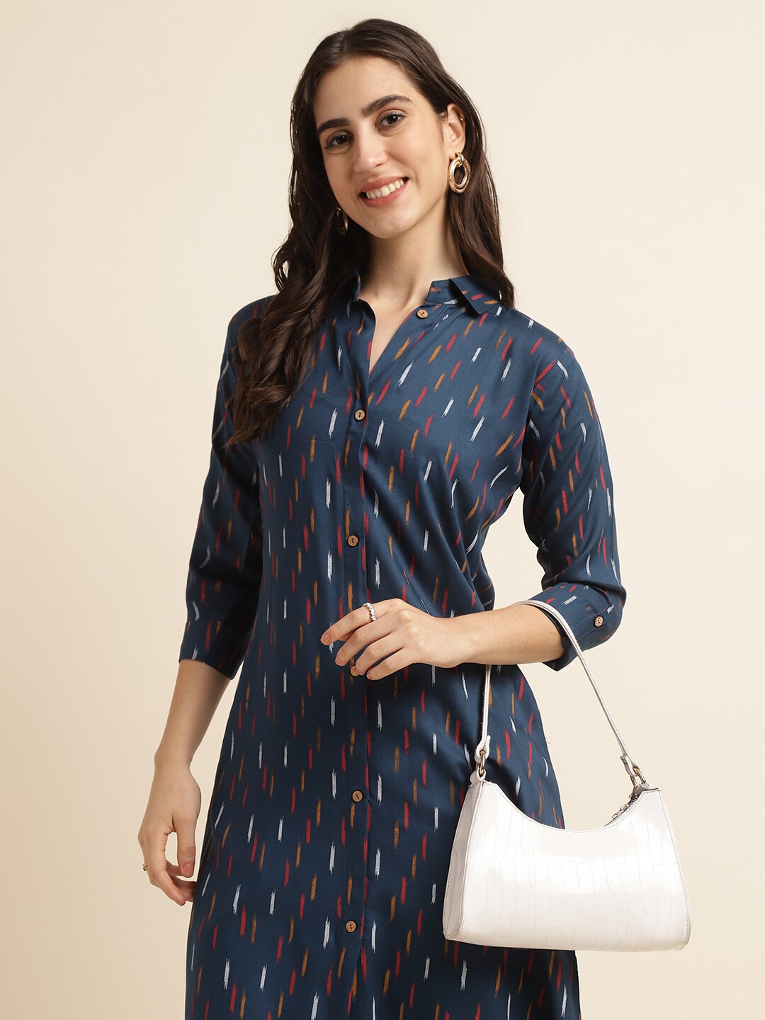 

Fabclub Geometric Printed Shirt Collar Roll-Up Sleeves Kurta With Trousers, Blue