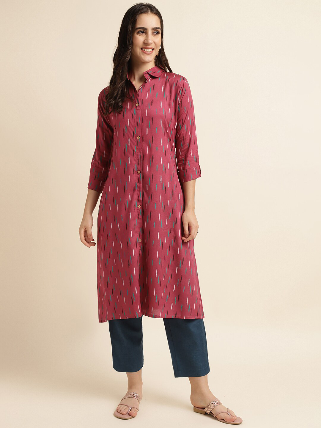 

Fabclub Geometric Printed Shirt Collar Roll-Up Sleeves Kurta With Trousers, Magenta