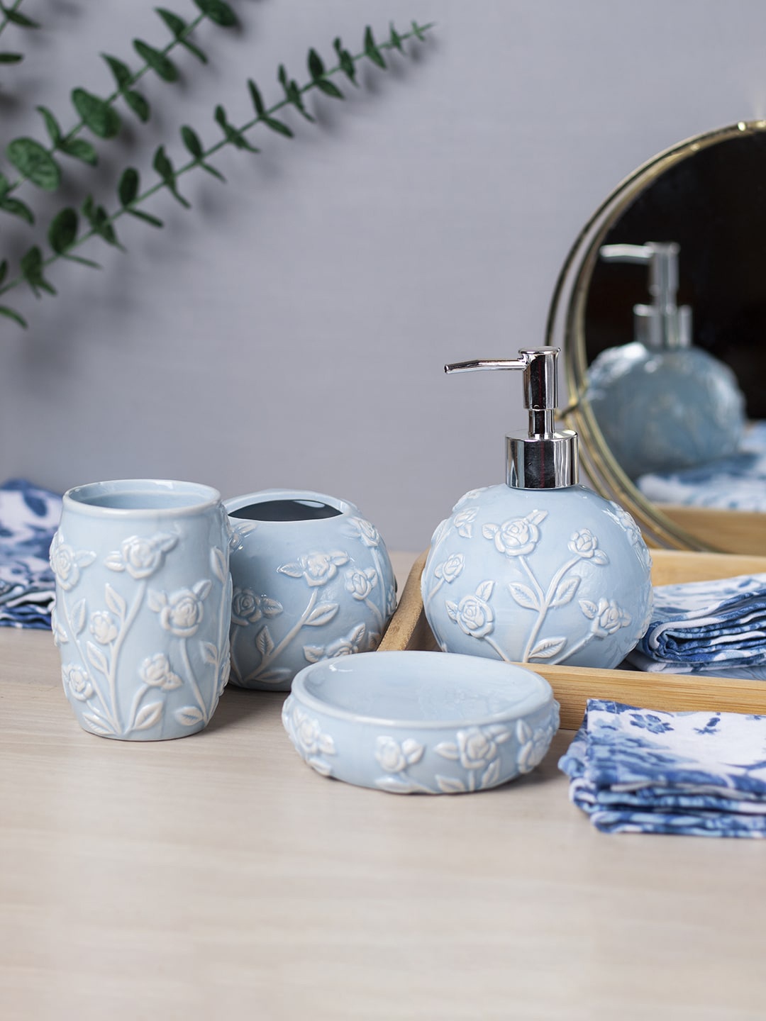 

MARKET99 Blue 4 Pieces Textured Bathroom Accessories