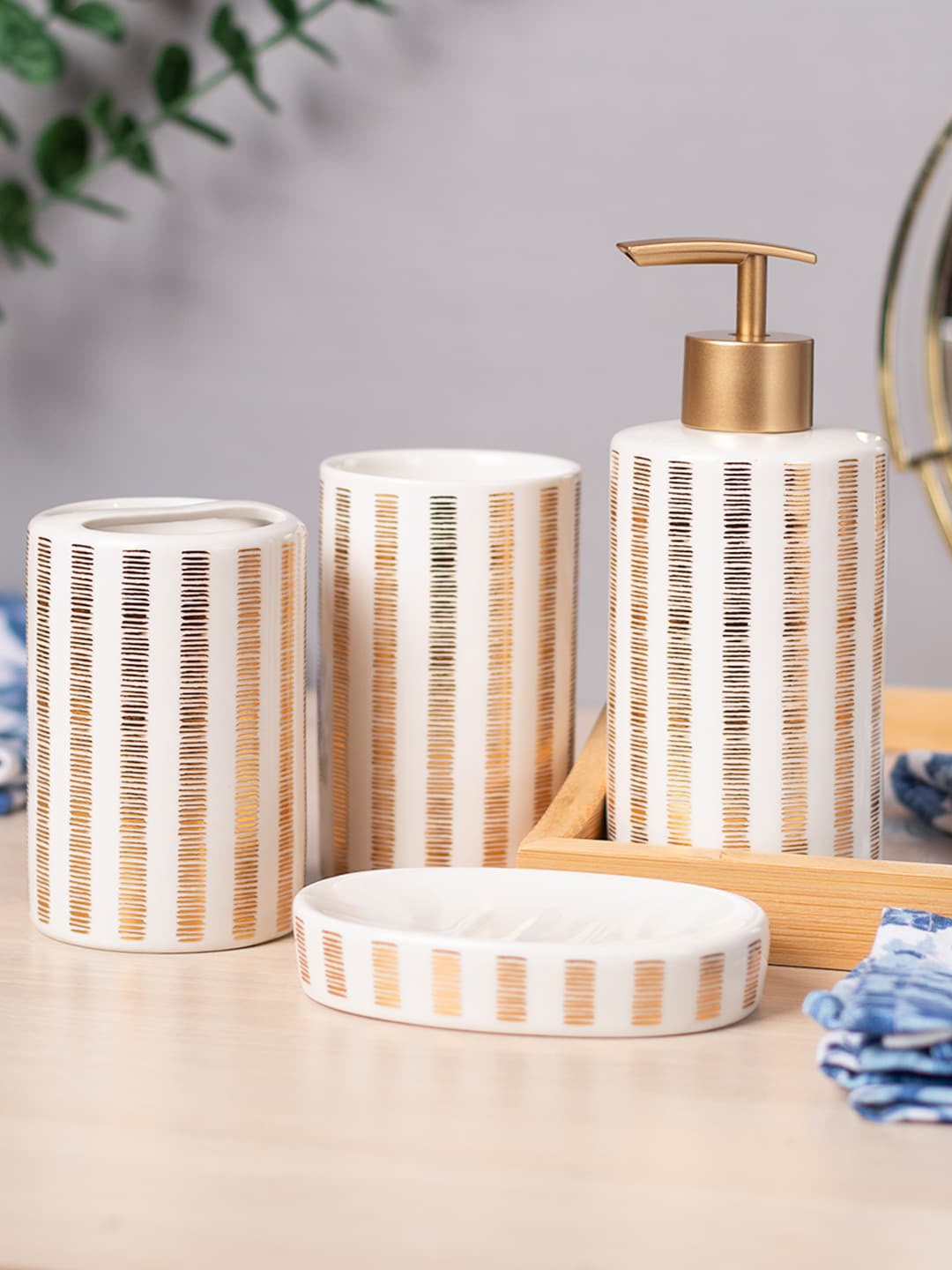 

MARKET99 White & Yellow Striped Bath Accessories Set