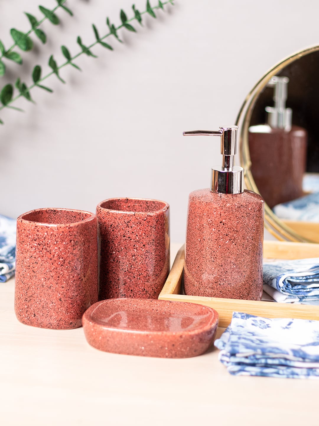 

MARKET99 Red 4 Pieces Ceramic Bathroom Accessories