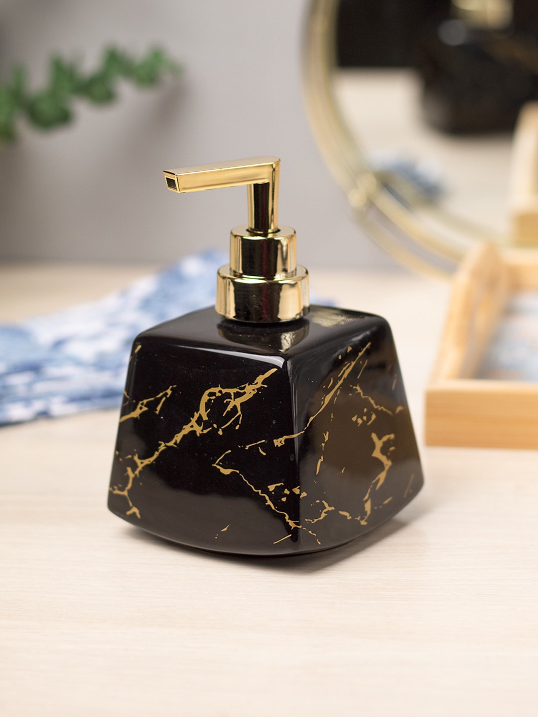 

MARKET99 Black Ceramic Soap Dispenser