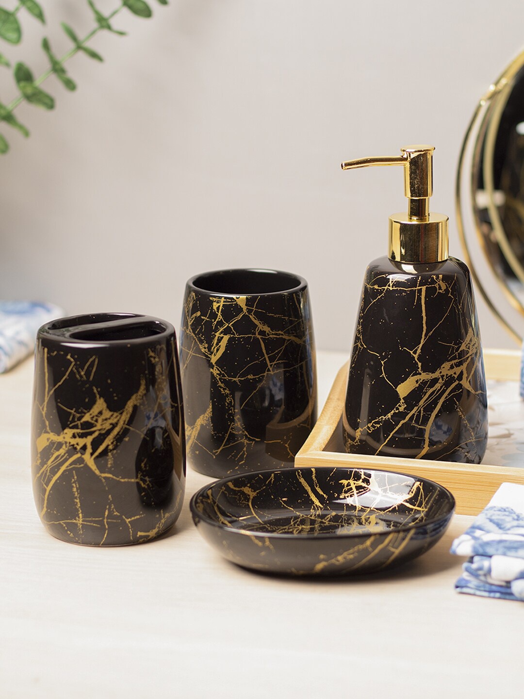 

MARKET99 Black & Yellow 4 Pieces Printed Bath Accessories Set