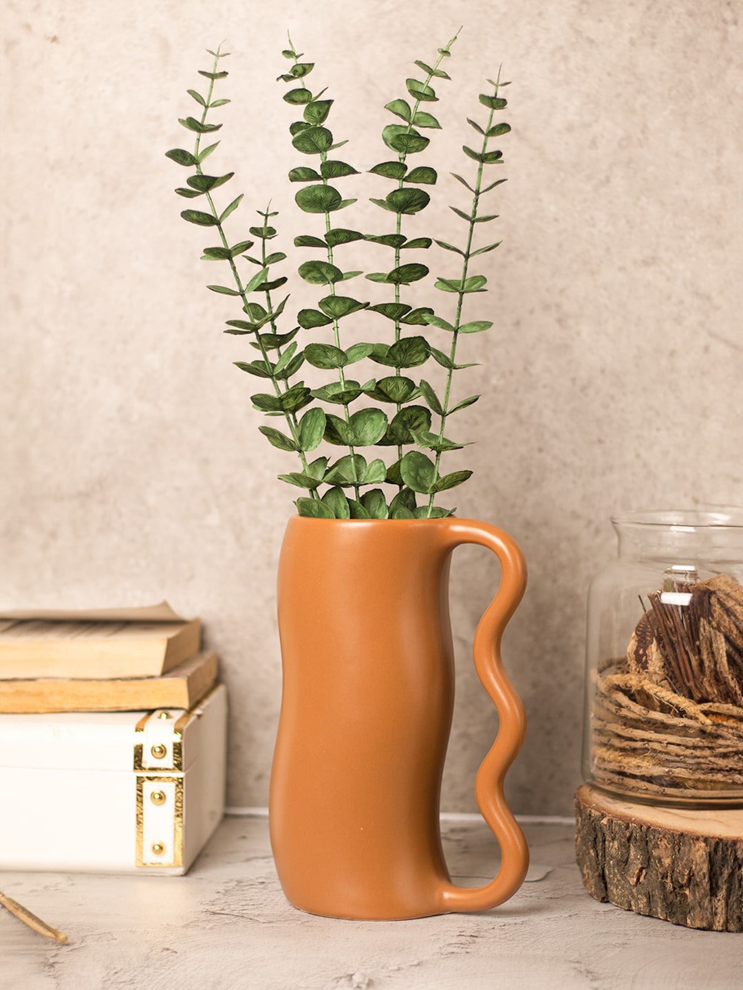 

MARKET99 Brown Curvy Ceramic Vase