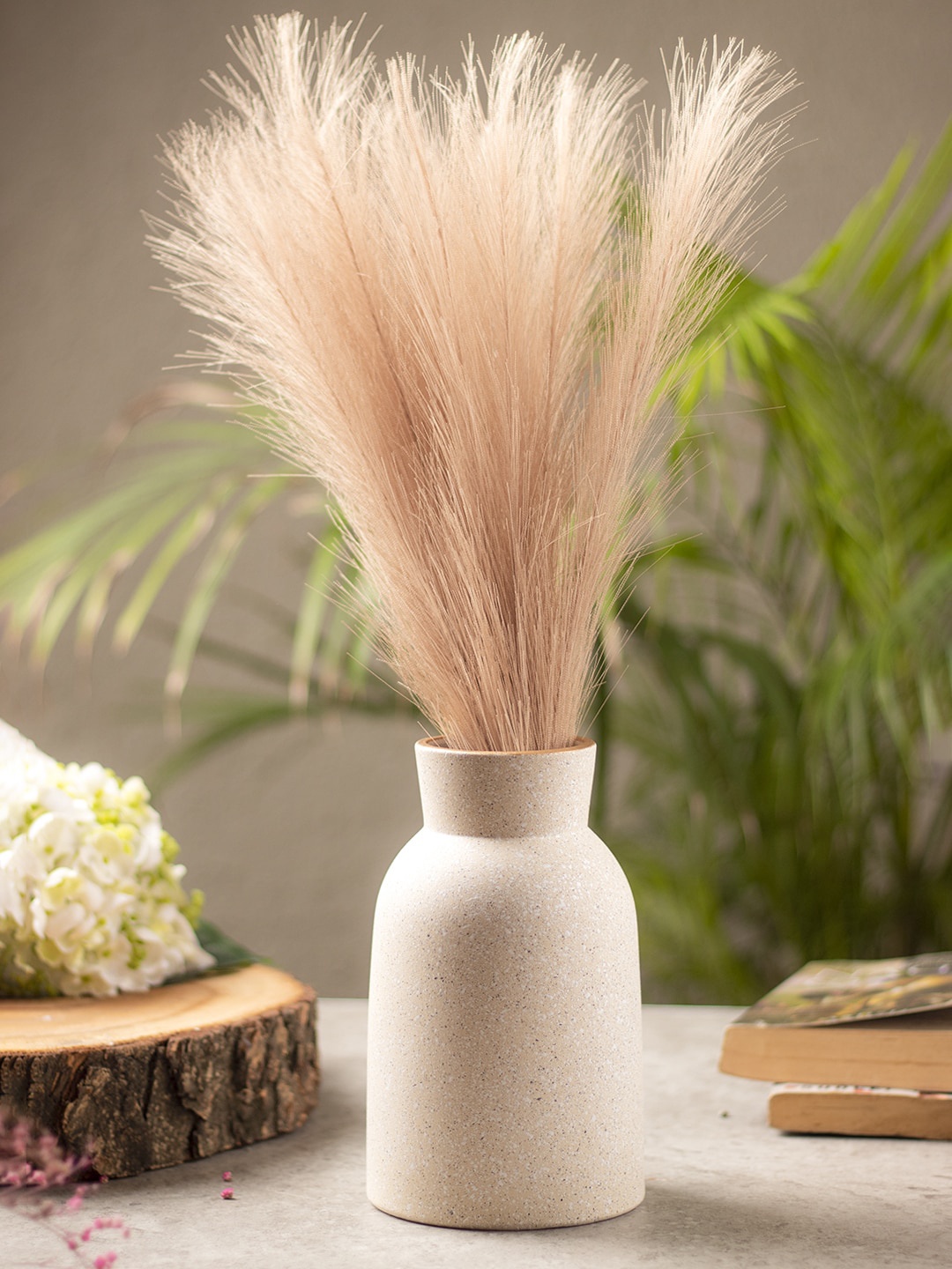 MARKET99 Off White Textured Ceramic Flower Vase