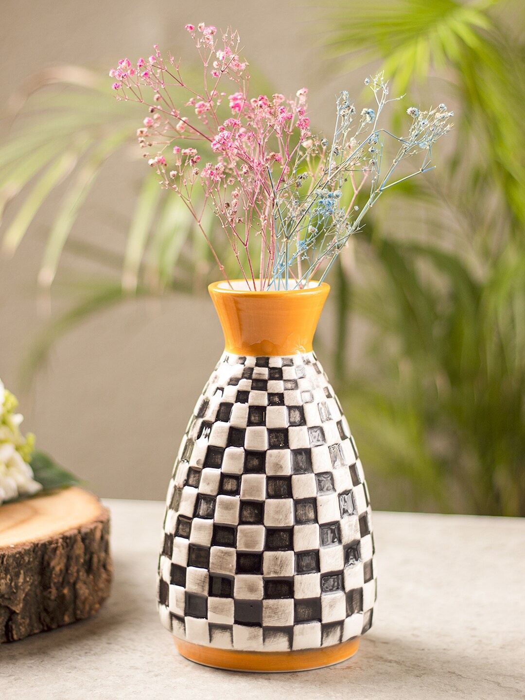 

MARKET99 Black & White Checked Ceramic Curvy Vases