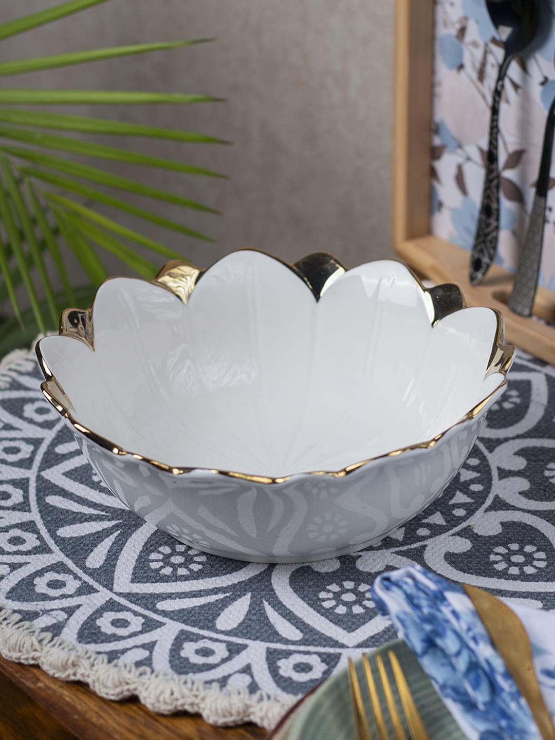 

MARKET99 Antique Off White Ceramic Serving Dish