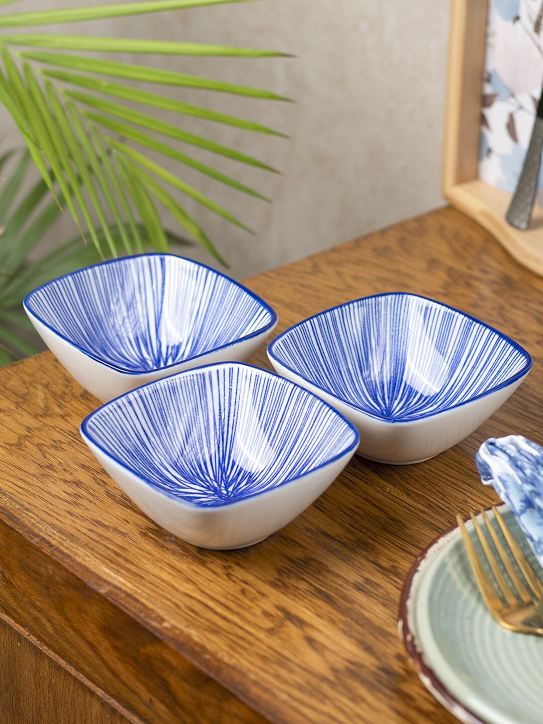 

MARKET99 Blue & White 3 Pieces Printed Ceramic Serving Bowls