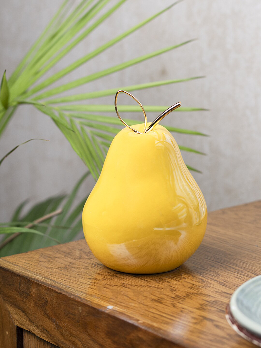 

MARKET99 Yellow Pear Sculpture Ceramic Showpieces