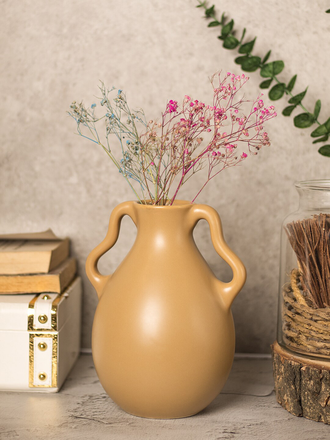 

MARKET99 Brown Curvy-Shaped Ceramic Vase