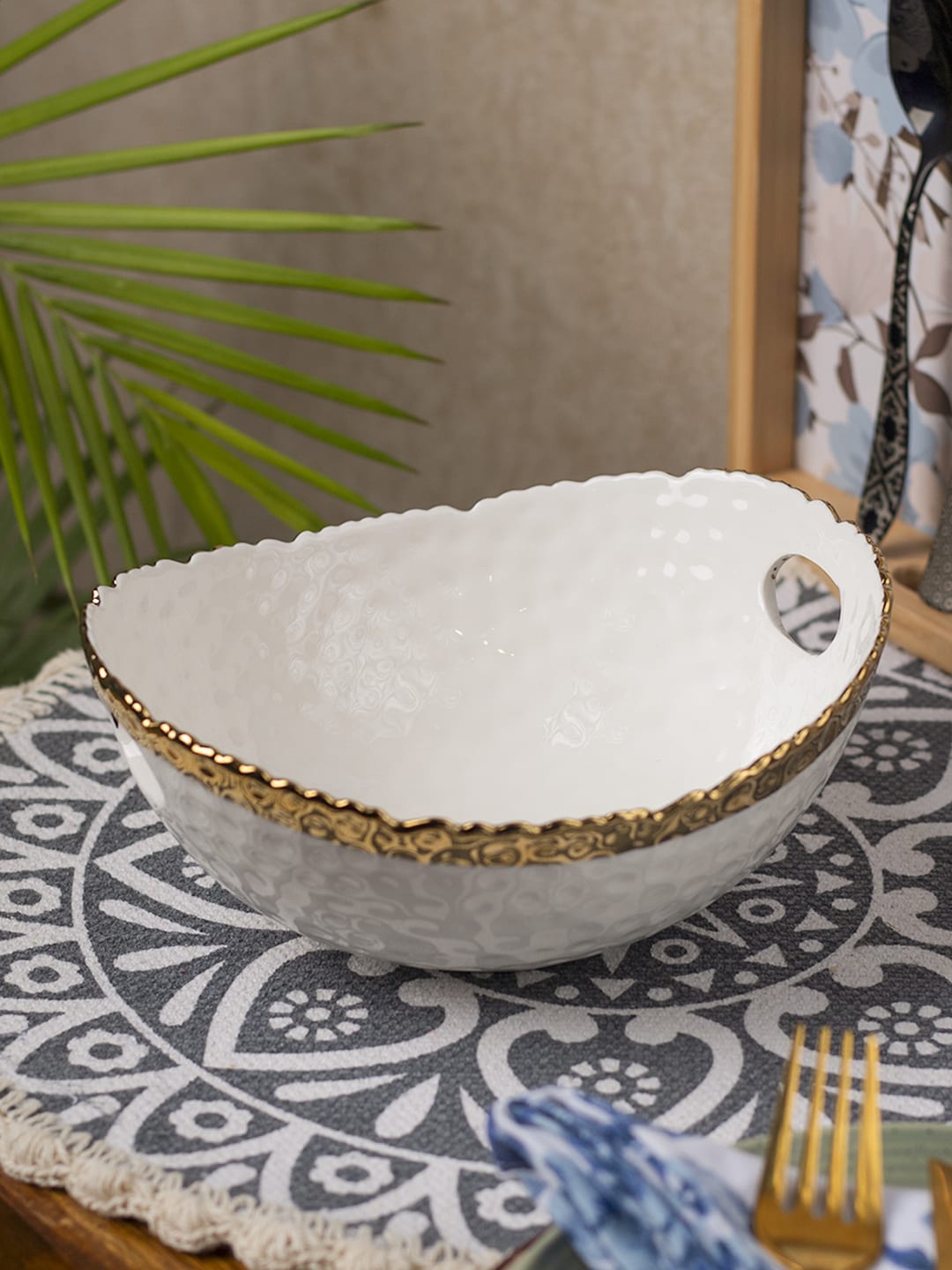 

MARKET99 Off-White Textured Ceramic Serving Dish With Handles