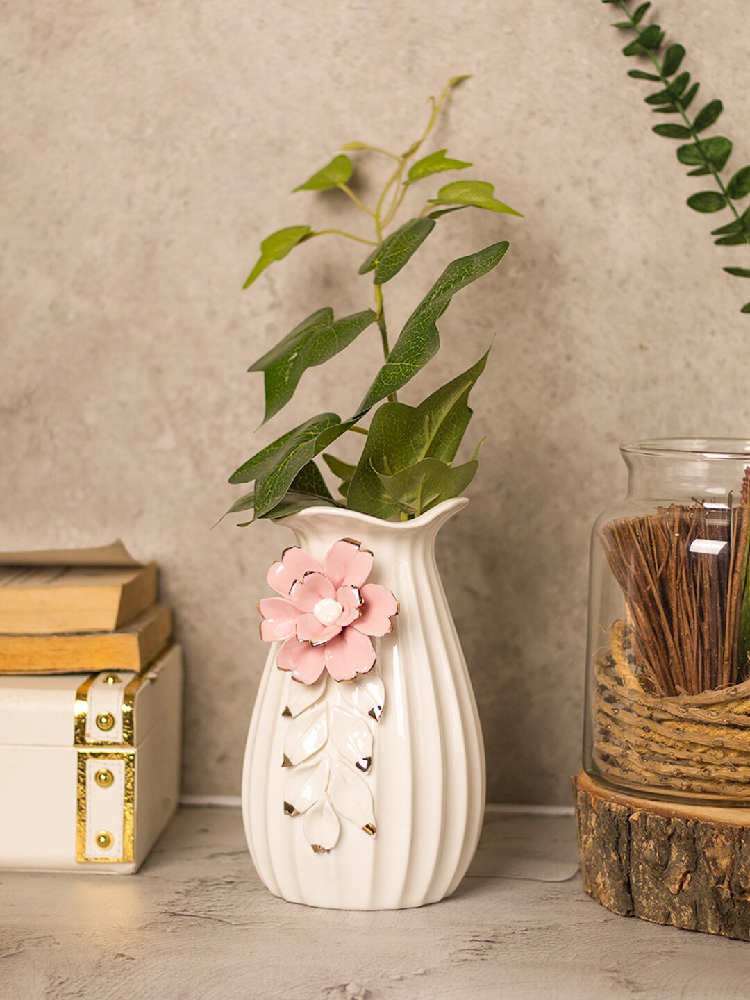 

MARKET99 Off White & Pink Textured Ceramic Flower Vase