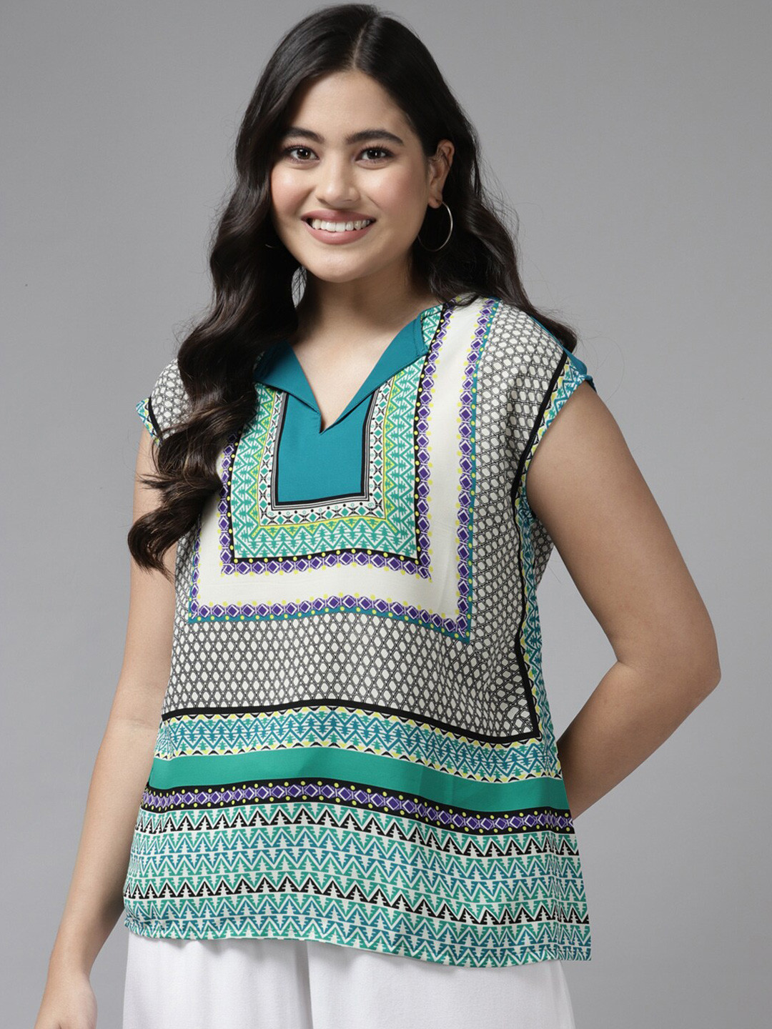 

BAESD Geometric Printed Extended Sleeves Top, Green