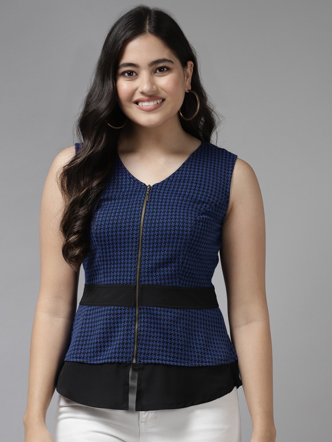 

BAESD Self Design V-Neck Sleeveless Top, Blue