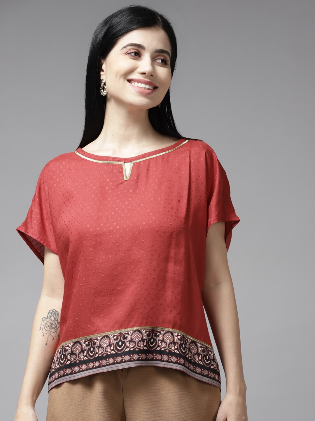 

BAESD Red Print Keyhole Neck Extended Sleeves Top
