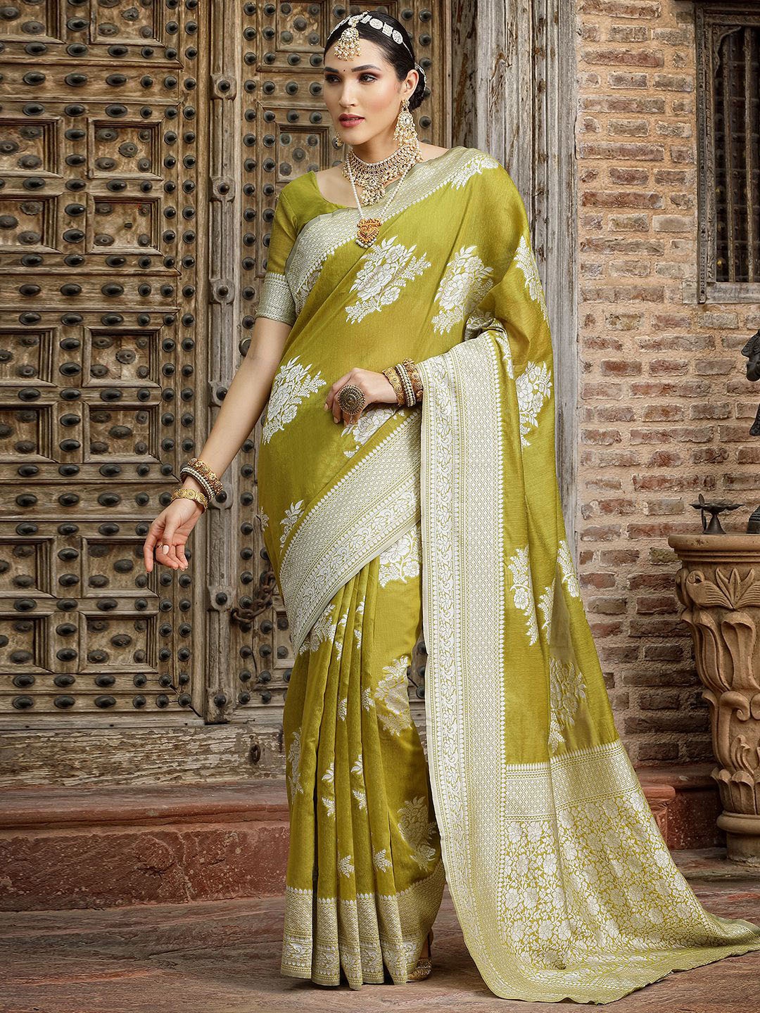 

Mitera Floral Woven Design Zari Banarasi Saree, Green