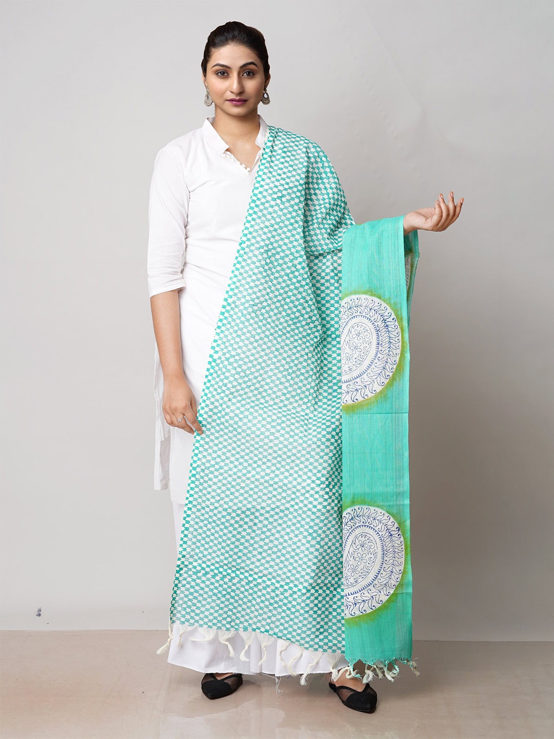 

Unnati Silks Green & White Ethnic Motifs Printed Pure Cotton Block Print Dupatta