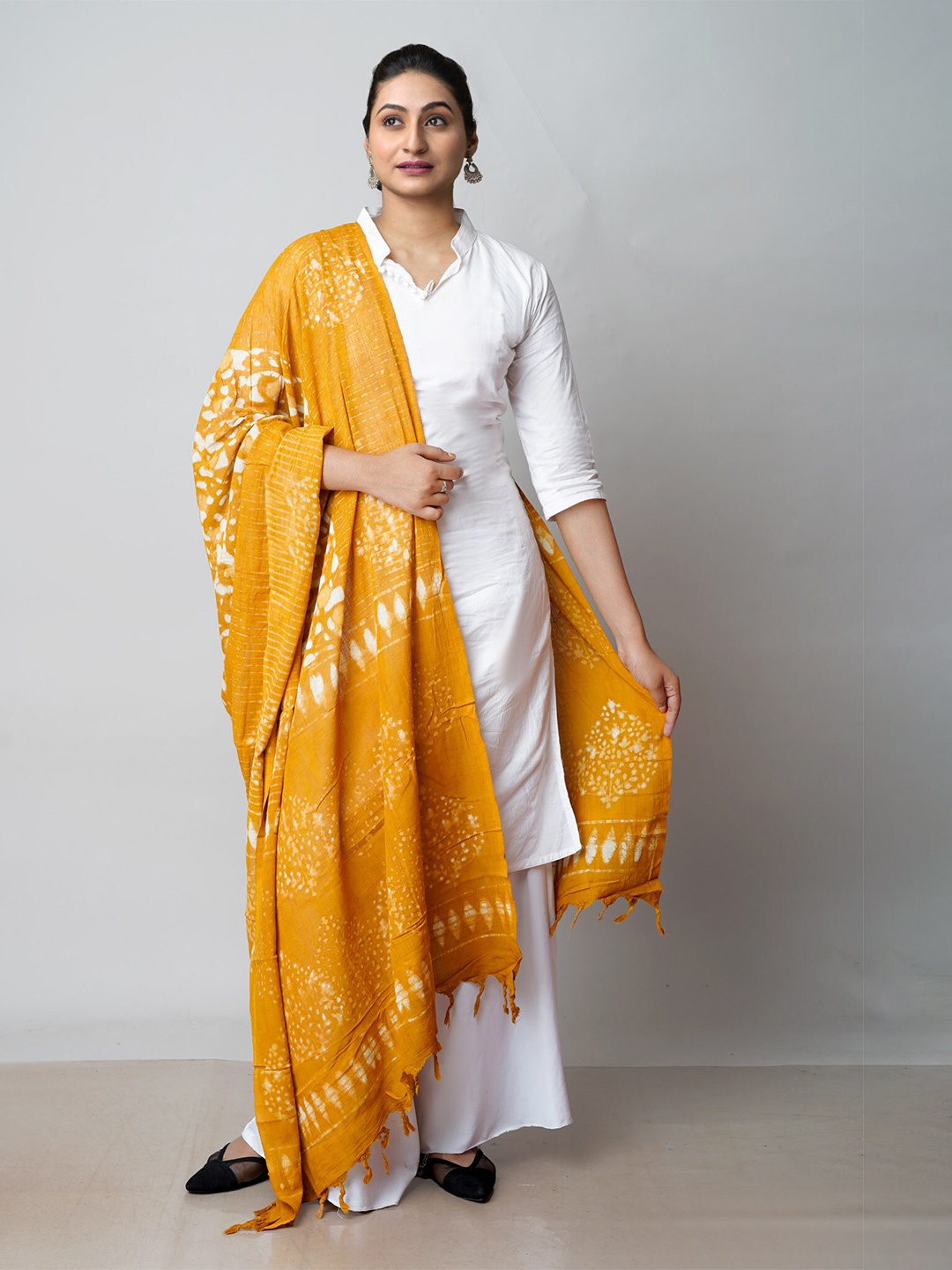 

Unnati Silks Dyed Pure Cotton Tie and Dye Dupatta, Yellow