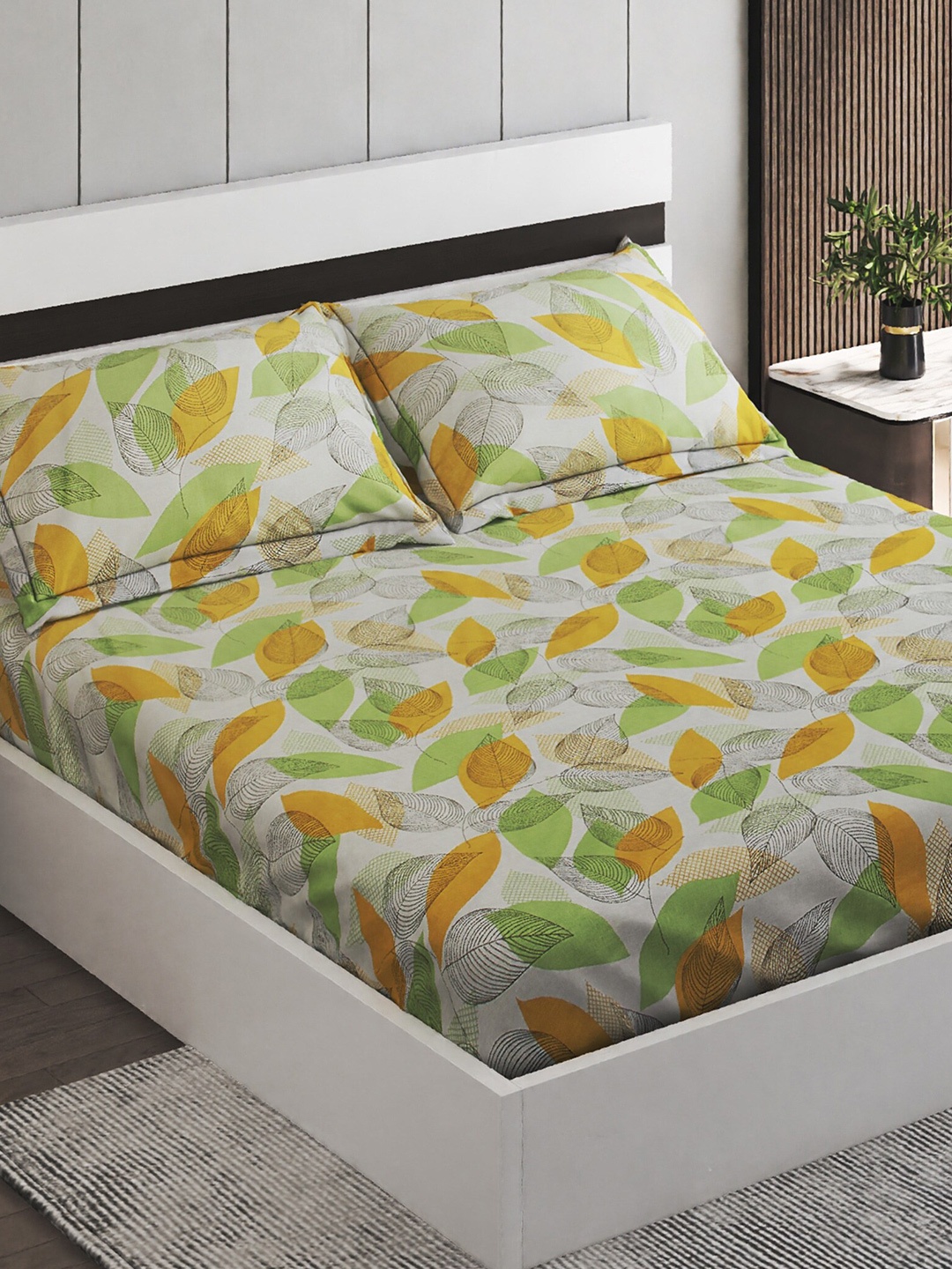 Home Centre Dallas Green & Yellow Graphic Cotton 130 TC King Bedsheet With 2 Pillow Covers