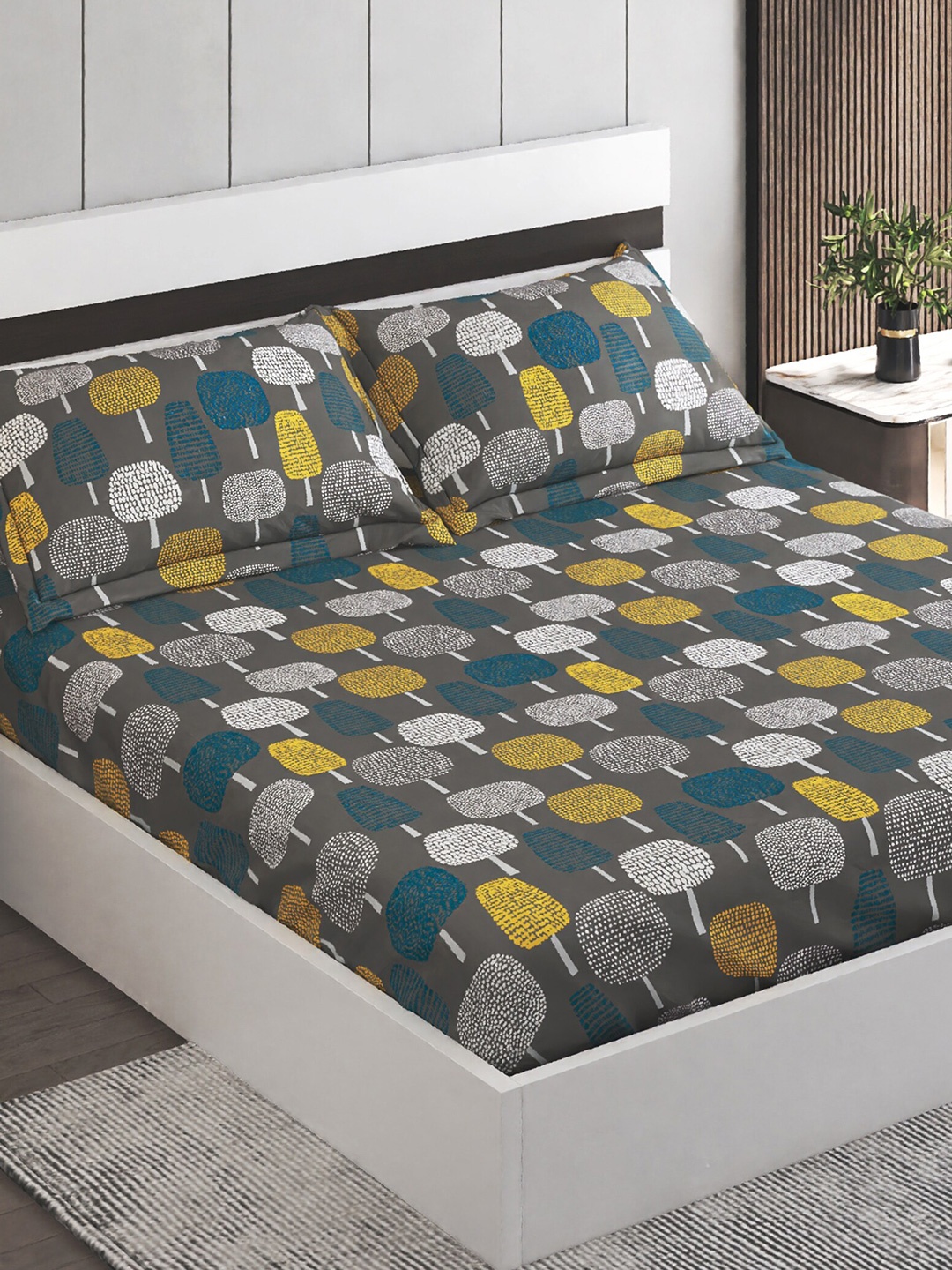 

Home Centre Fiesta Grey & Yellow Graphic 130 TC King Bedsheet With 2 Pillow Covers
