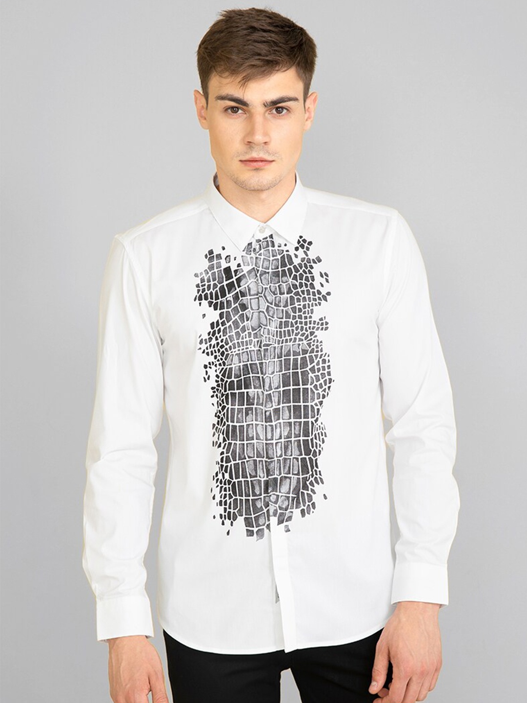 

Snitch White Classic Graphic Printed Slim Fit Opaque Cotton Casual Shirt