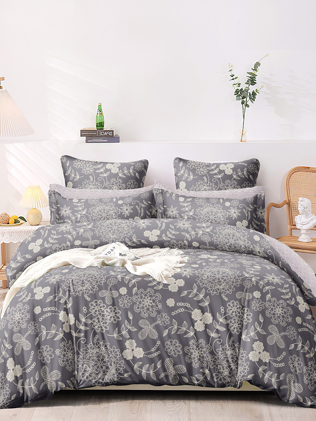 

AEROHAVEN Grey & White Floral Cotton 300 TC King Bedsheet with 2 Pillow Covers