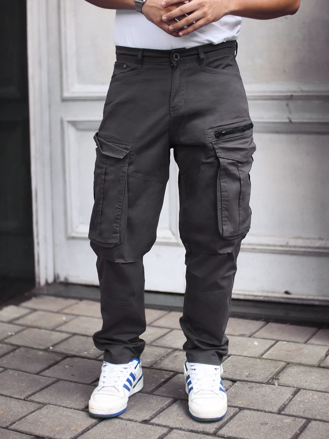 

Powerlook Men Grey Clean Look Pure Cotton Cargo Jeans