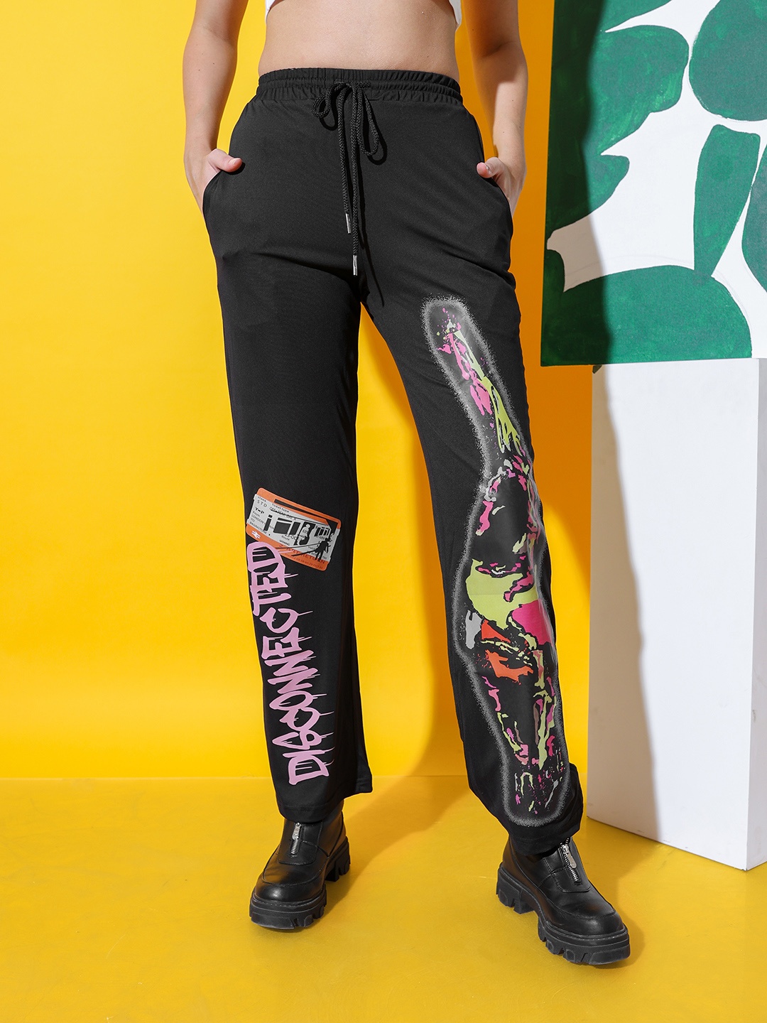 

Stylecast X Hersheinbox Women Straight Fit Trousers, Black