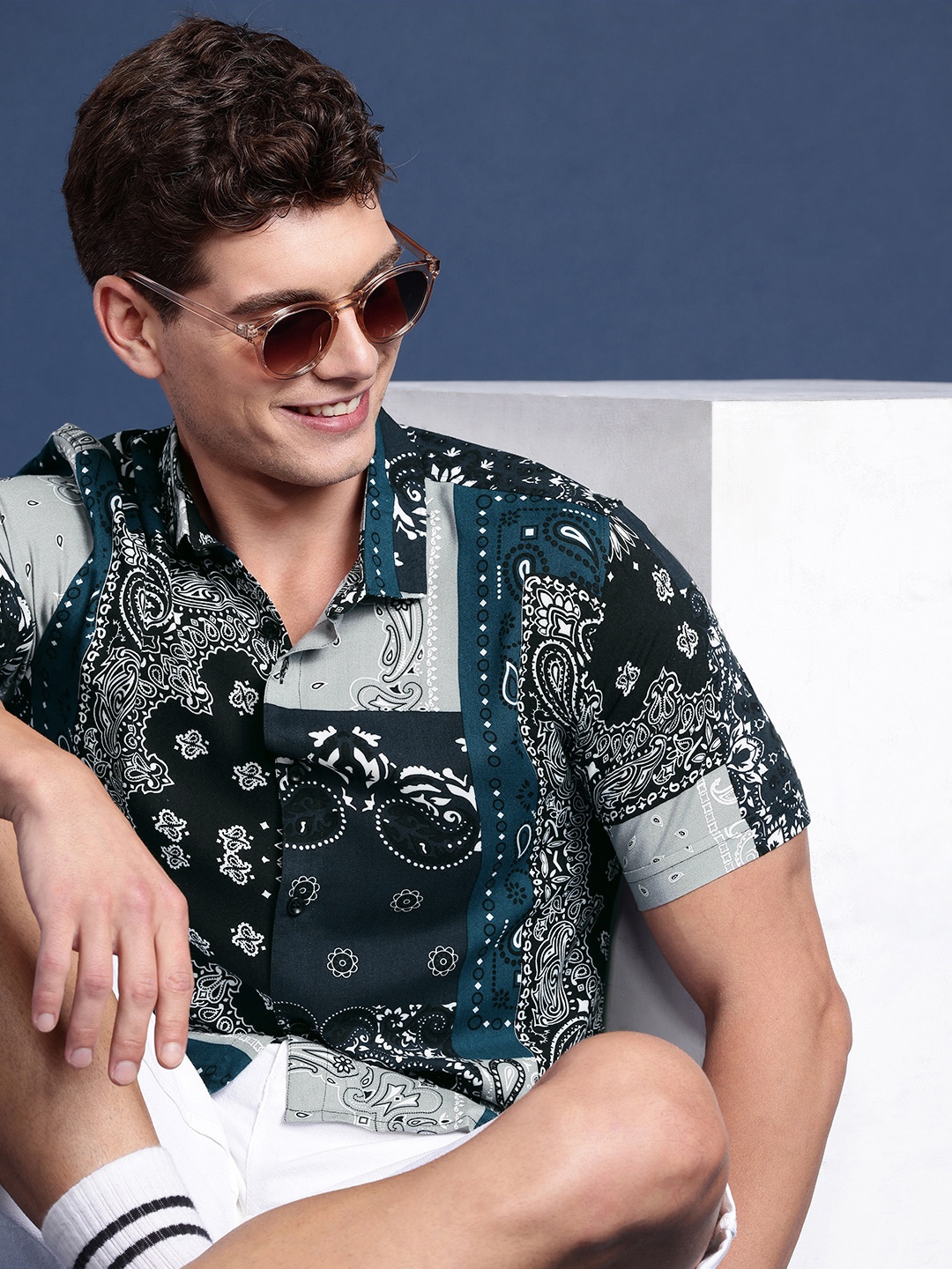

Mast & Harbour Ethnic Motifs Printed Casual Shirt, Navy blue