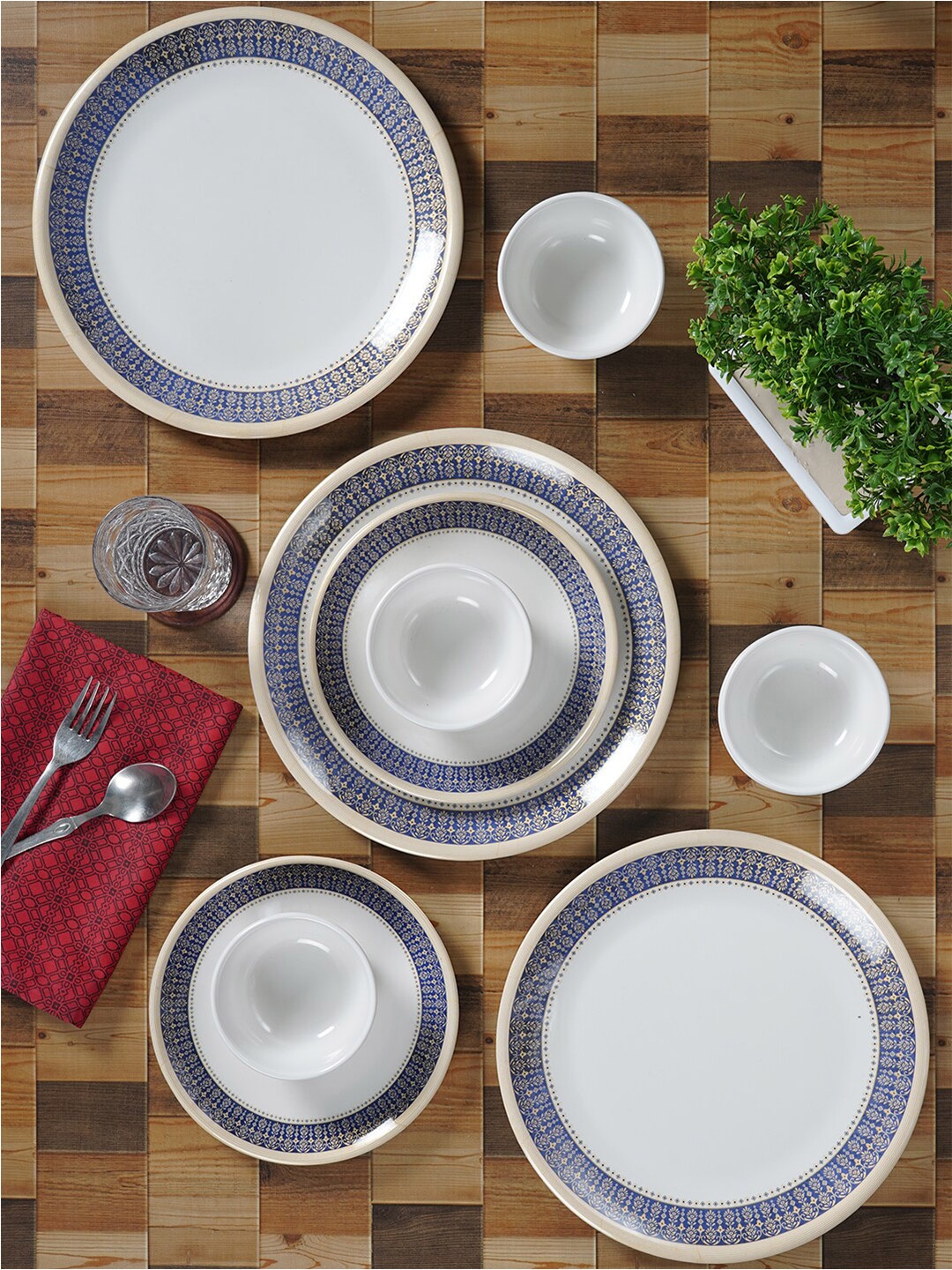 

CDI White & Blue 18-Pieces Ethnic Motifs Printed Melamine Glossy Dinner Set