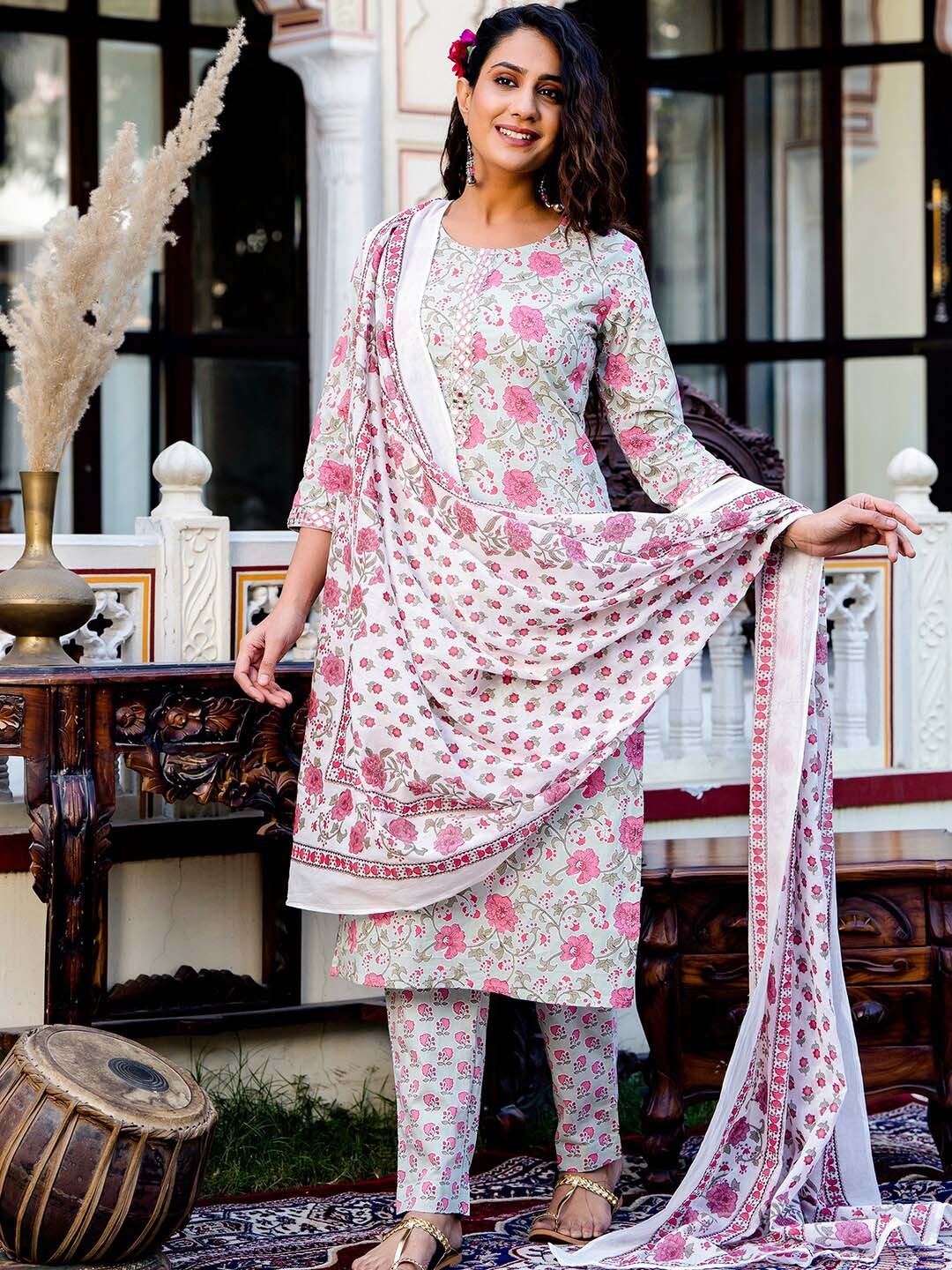 

FERANOID Floral Printed Pure Cotton Kurta With Trousers & Dupatta, White