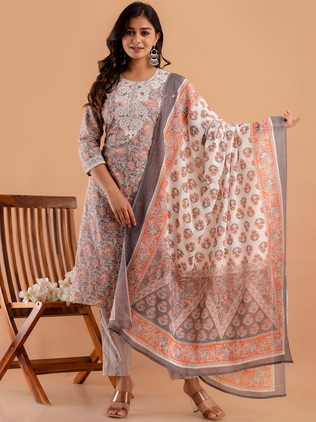 

FERANOID Ethnic Motifs Embroidered Pure Cotton Kurta With Trousers & Dupatta, Grey